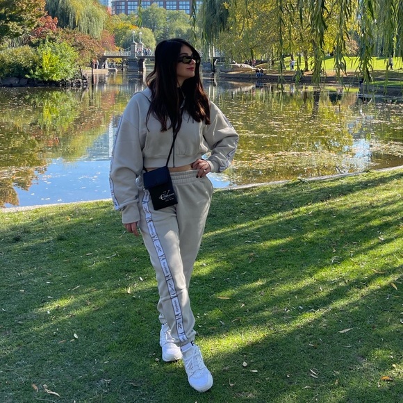 Reebok sweatpants and hoodie in oatmeal - Picture 10 of 15